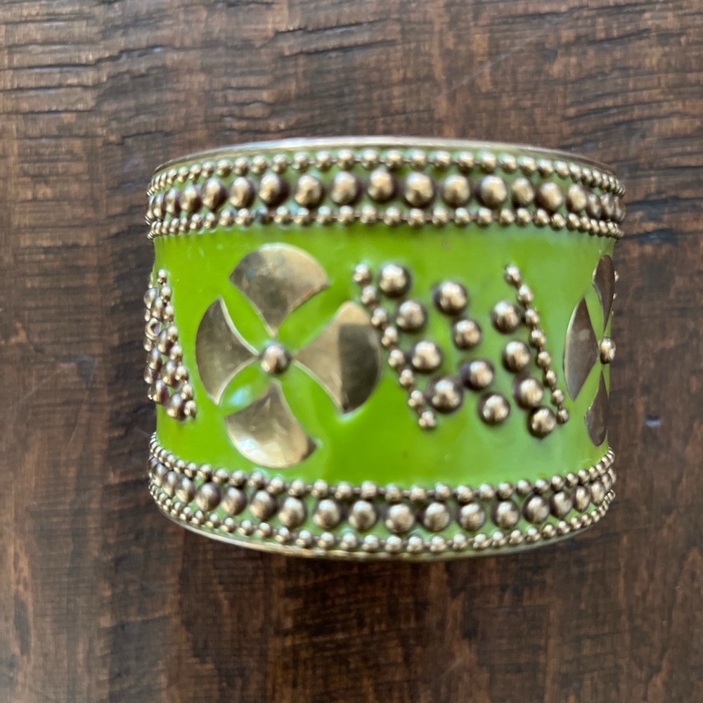 Vintage 60’s wide brass bangle with olive green enamel and beaded pattern